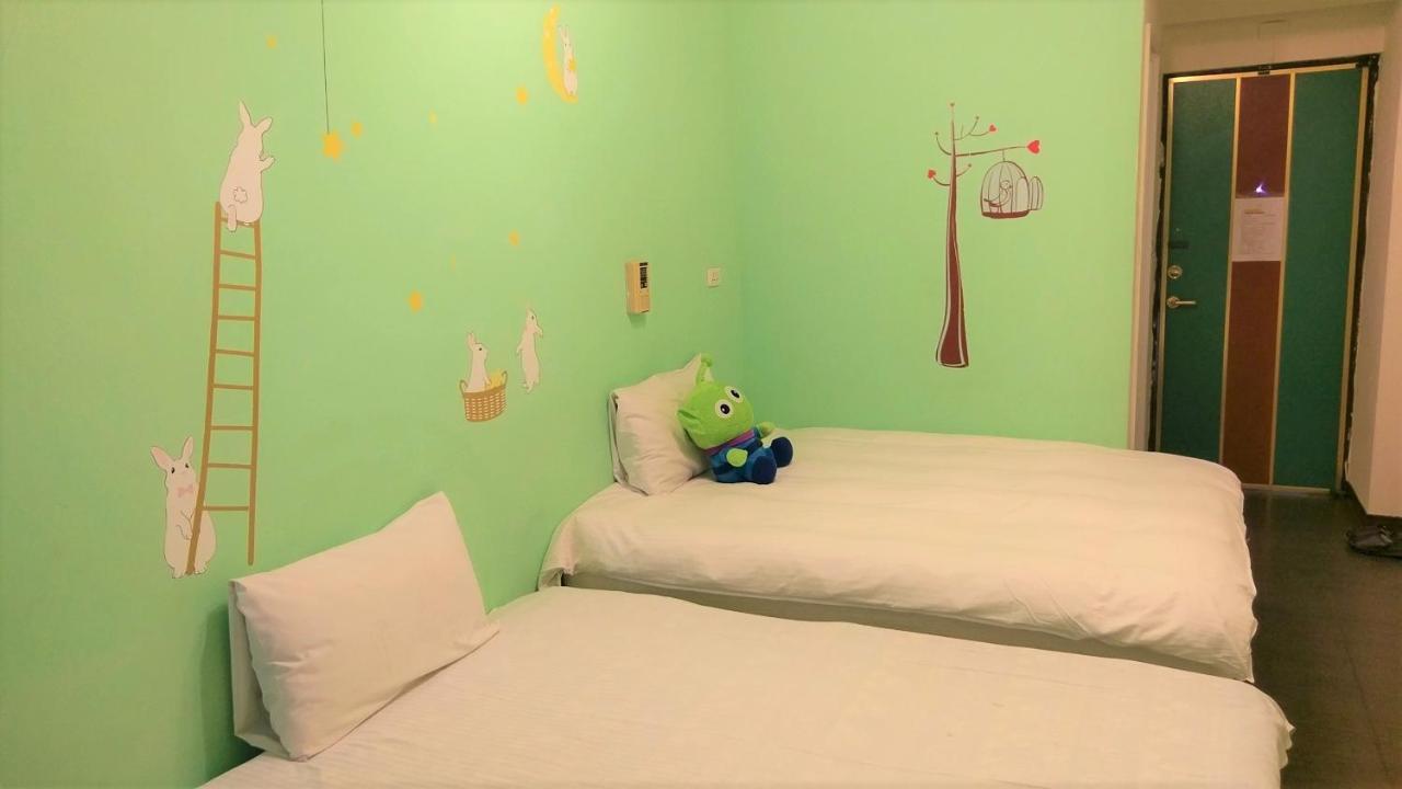 Happines Trip Inn Taichung Exterior photo