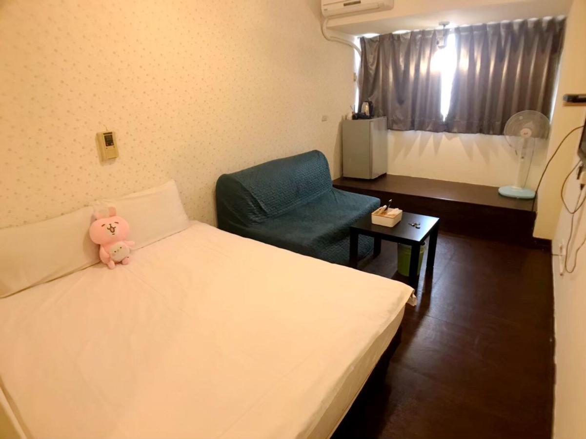 Happines Trip Inn Taichung Exterior photo